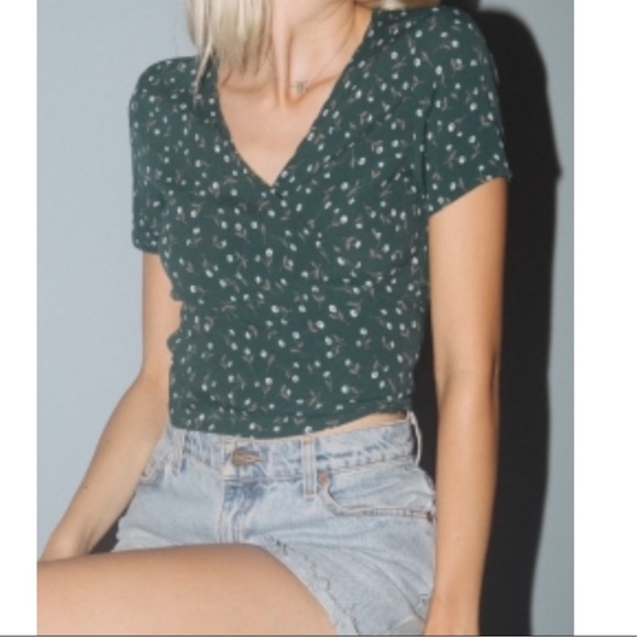SOLD❌Brandy Melville Green Flower Rae Wrap Top - Picture 3 of 8